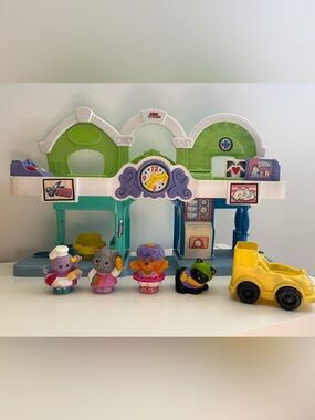 Fisher-Price Little People Animalville Town Center Market HTF Rare